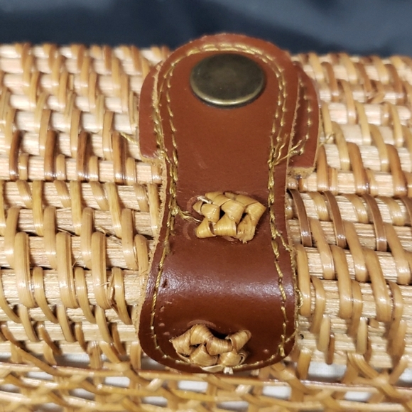 Made by Hand in Vietnam Woven Rectangle Purse with Caning Center - Picture 3 of 8